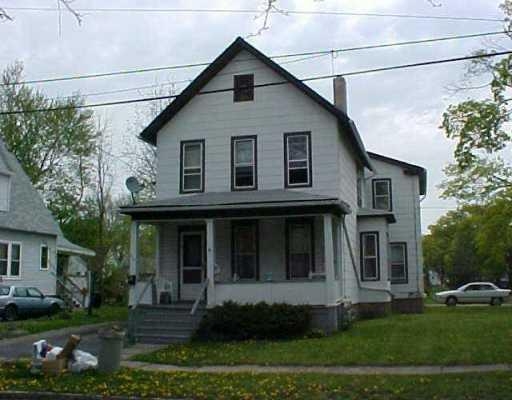 Triplex in Niagara Falls, NY - Building Photo