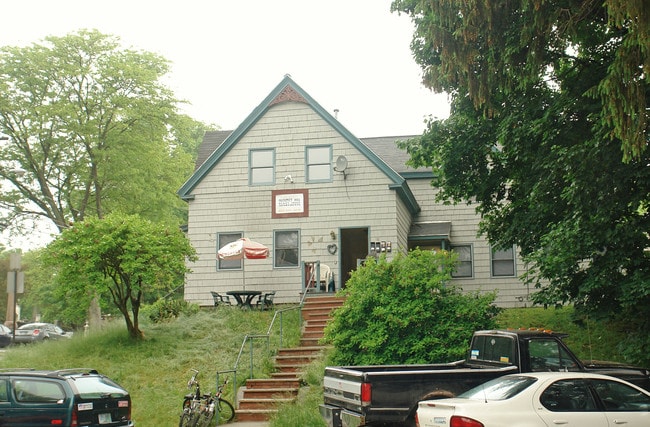 18 Canal St in Nashua, NH - Building Photo - Building Photo