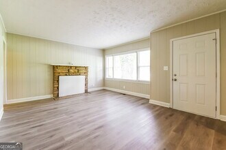1380 Bolton Rd NW in Atlanta, GA - Building Photo - Building Photo