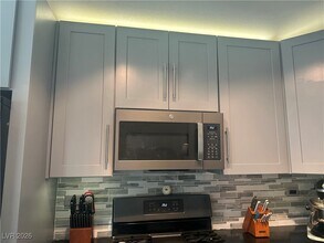 820 Bergamont Dr in Henderson, NV - Building Photo - Building Photo