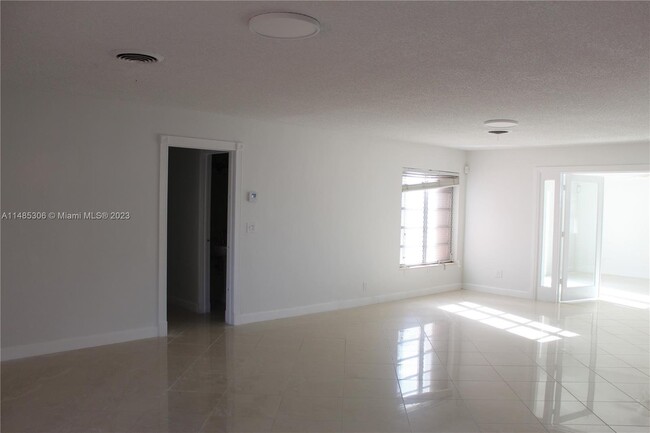 102 N 31st Ave in Hollywood, FL - Building Photo - Building Photo