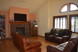7917 W Oakbrook Cir in Madison, WI - Building Photo - Building Photo