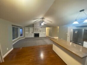 1364 Brook Ct in Medford, OR - Building Photo - Building Photo