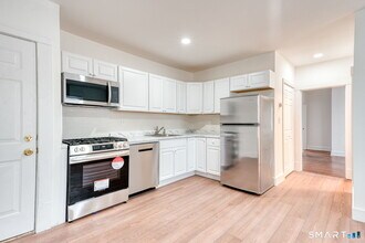 152 Oak St in New Britain, CT - Foto de edificio - Building Photo