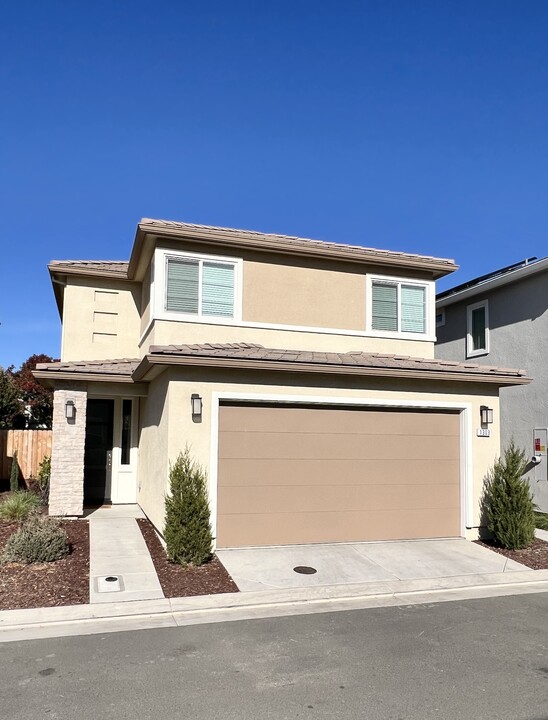 1303 Kinship Dr in Turlock, CA - Building Photo