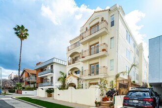 11838 Kiowa Ave in Los Angeles, CA - Foto de edificio - Building Photo