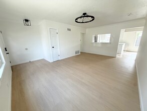 6366 Marsha Ave in Simi Valley, CA - Building Photo - Building Photo