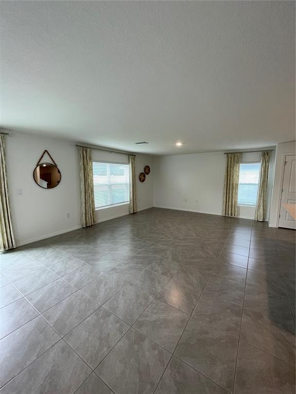 37059 Kings Crown Dr in Zephyrhills, FL - Building Photo - Building Photo