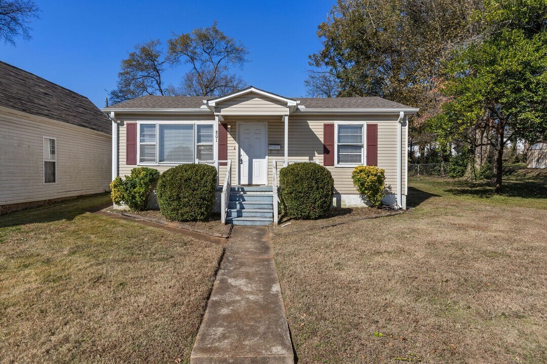 801 E Mobile St in Florence, AL - Building Photo