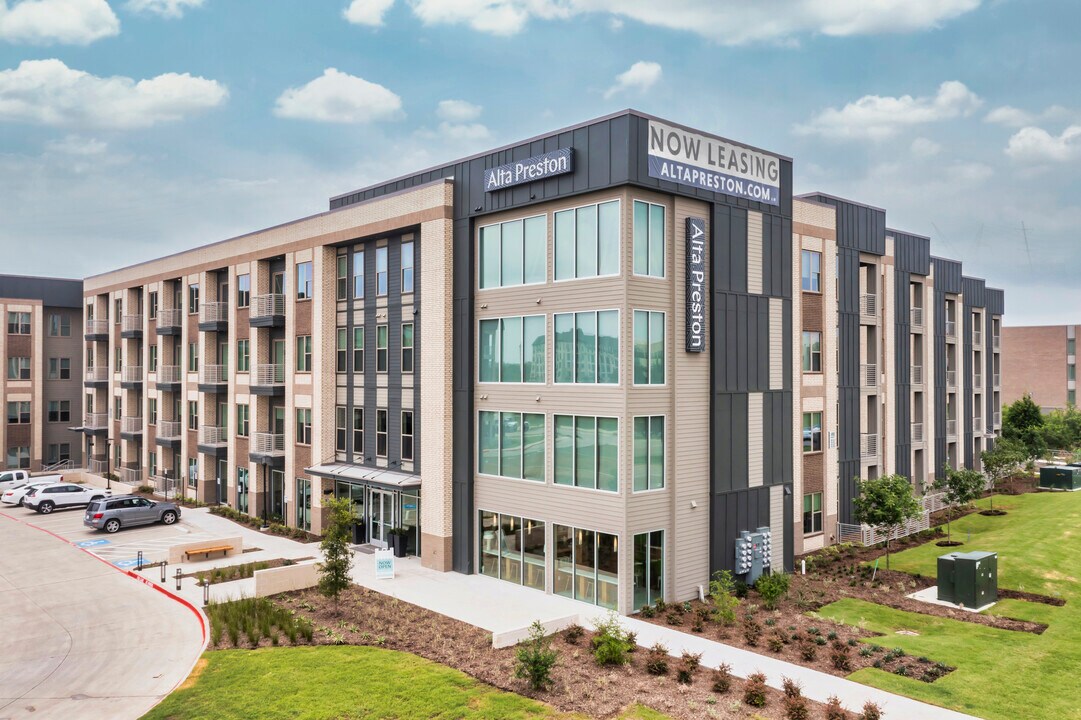 Luxia Preston in Plano, TX - Building Photo