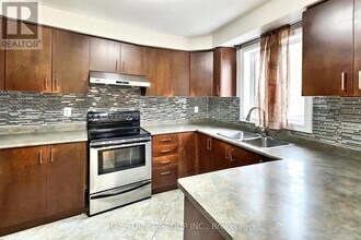 162 Matthew Boyd Crescent in Newmarket, ON - Building Photo - Building Photo