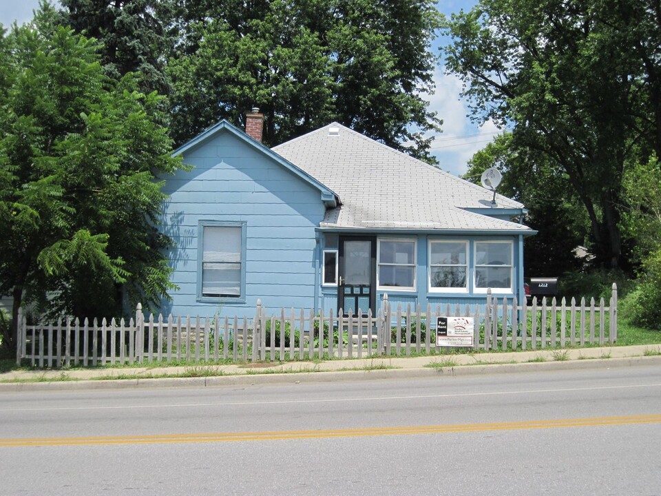 1212 W Kirkwood Ave in Bloomington, IN - Building Photo