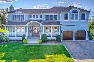 30 Columbus Dr in Monmouth Beach, NJ - Building Photo - Building Photo