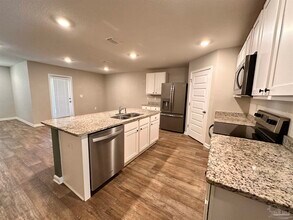 7404 Oak Lake Blvd in Bellview, FL - Building Photo - Building Photo