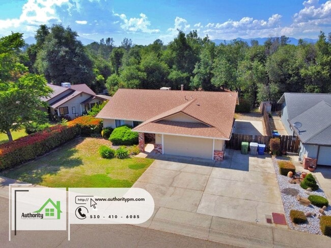 1844 Breckenwood Dr in Redding, CA - Building Photo - Building Photo