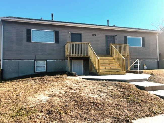 property at 301 E Grandview Dr