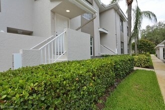 3745 Fieldstone Blvd in Naples, FL - Building Photo - Building Photo