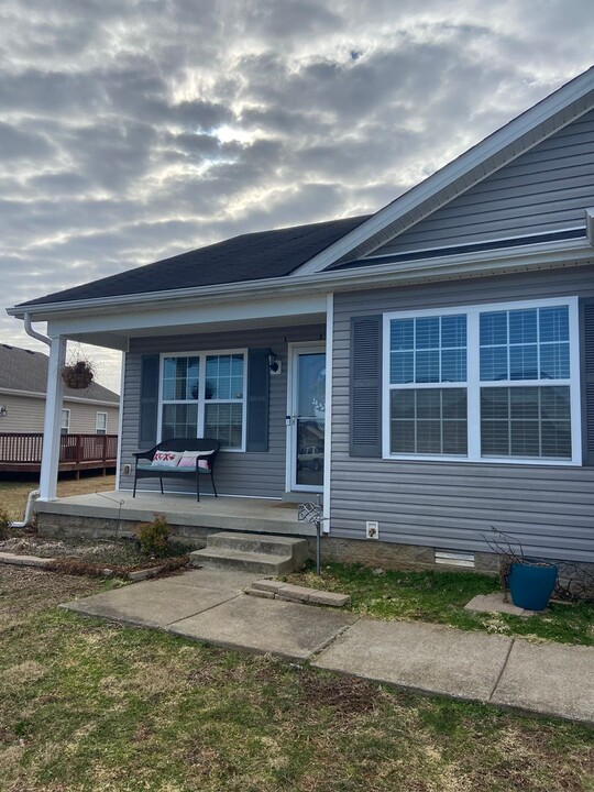 1407 Calgary Way in Bowling Green, KY - Building Photo