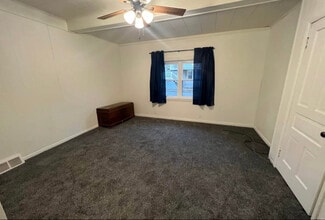 611 N 3rd St, Unit Apt B in Jeannette, PA - Building Photo - Building Photo