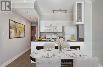 35 Mariner Terrace in Toronto, ON - Building Photo - Building Photo