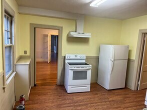 52 Quaker Ln S in West Hartford, CT - Building Photo - Building Photo