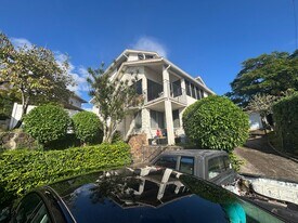 1055 Alewa Dr in Honolulu, HI - Building Photo