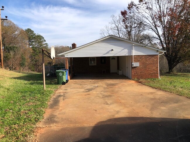 4 Hillcrest Dr in Belmont, NC - Building Photo - Building Photo