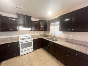 621-623 W Imperial Hwy in Los Angeles, CA - Building Photo - Building Photo