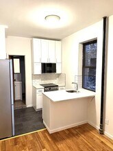 8 St Marks Pl in New York, NY - Building Photo - Building Photo