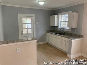 1334 Clower in San Antonio, TX - Building Photo - Building Photo