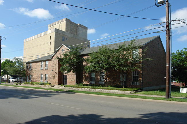 The Refuge in Dallas, TX - Building Photo - Building Photo