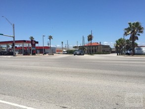 4504 Fort Crockett Blvd in Galveston, TX - Building Photo - Building Photo