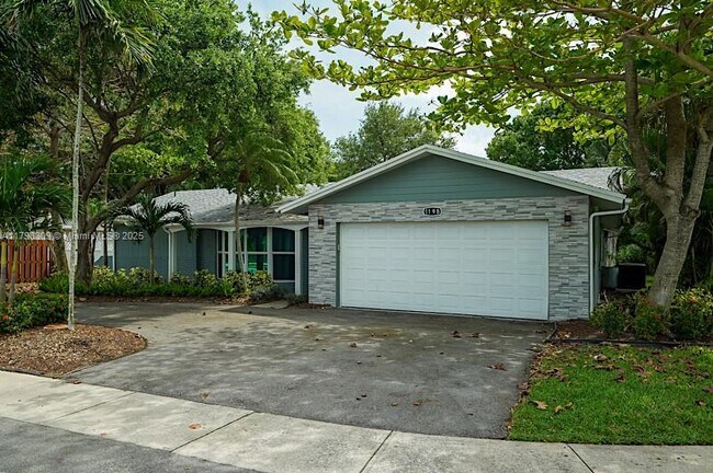 1198 W Camino Real