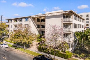 333 N Palm Dr in Beverly Hills, CA - Building Photo