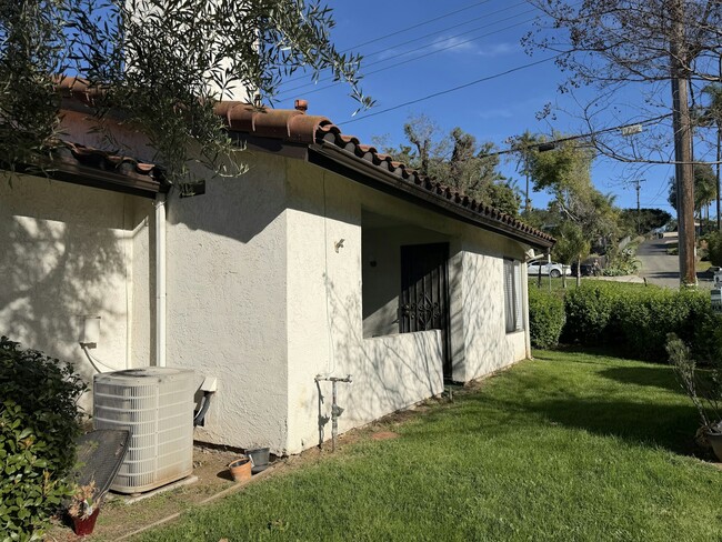 2425 Cranston Dr in Escondido, CA - Building Photo - Building Photo