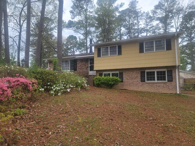 property at 2331 Sumac Dr