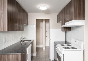 Franz Haus in Edmonton, AB - Building Photo