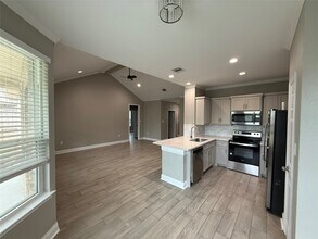 4427 17th St in Bacliff, TX - Building Photo - Building Photo