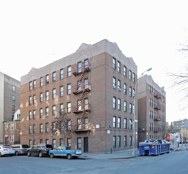 15-19 Mosholu Pky N in Bronx, NY - Building Photo