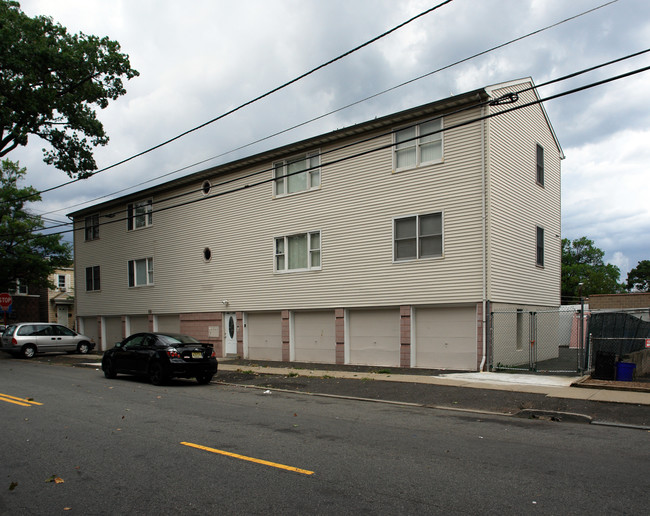 63 Davenport Ave in Newark, NJ - Building Photo - Building Photo