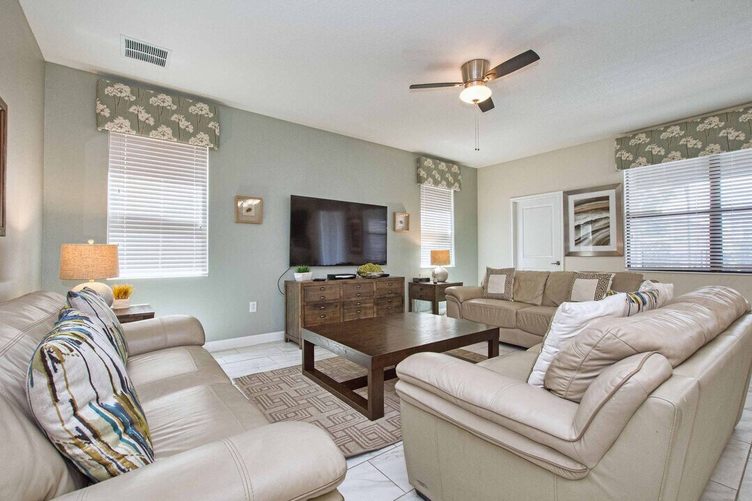 9160 Scramble Dr in Four Corners, FL - Foto de edificio