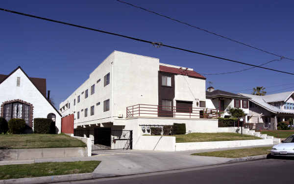 209 W Grand Ave in Alhambra, CA - Foto de edificio - Building Photo