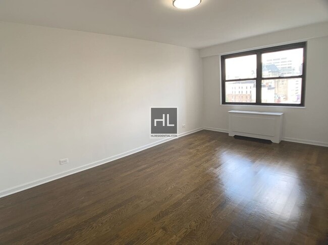 E 16 ST, Unit 10N in New York, NY - Building Photo - Building Photo