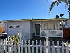 320 Amador Ave in Seaside, CA - Building Photo