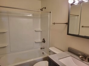 1150 Cardinal Ln in Howard, WI - Foto de edificio - Building Photo