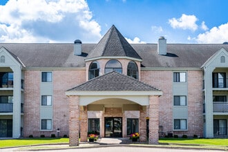 Hummingbird Cove Apartments in Plymouth, MN - Foto de edificio - Building Photo