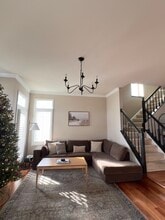 111 E Colonial Dr in Occoquan, VA - Foto de edificio - Building Photo