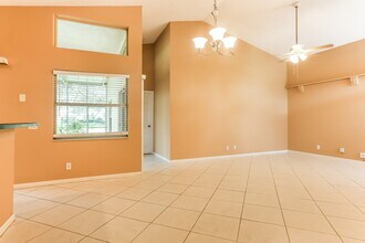 153 W Bayridge Dr in Weston, FL - Building Photo - Building Photo