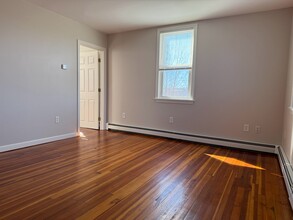 36 Old Angell Rd, Unit 1 in Cumberland, RI - Building Photo - Building Photo