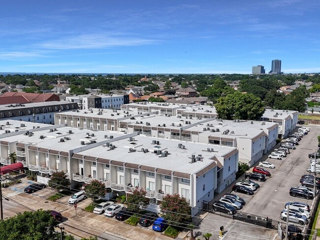 3805 Houma Blvd in Metairie, LA - Building Photo - Building Photo